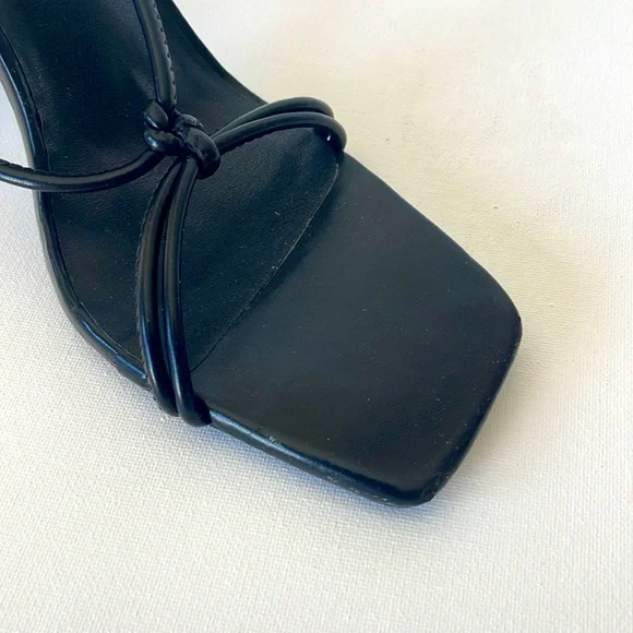 NWOT H by HALSTON PICASSO BLACK STRAPPY SQUARE TOE SPOOL HEELS SANDALS 8.5M - Picture 6 of 12